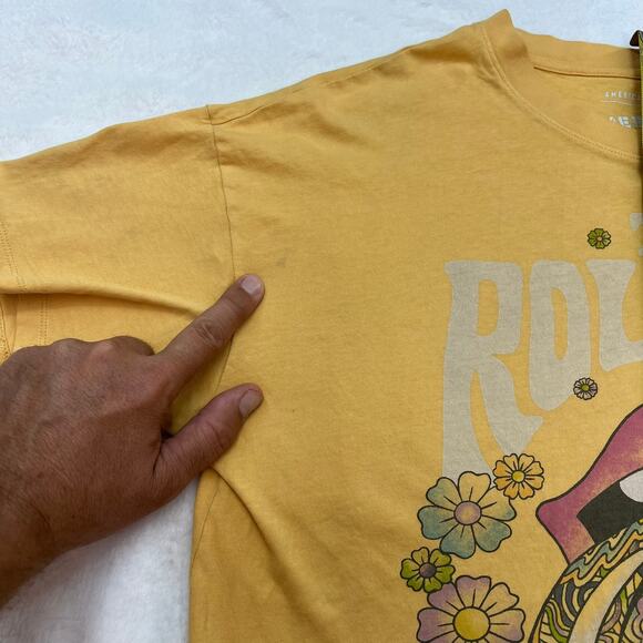 American Eagle Women's Band T-Shirt Size M Rolling Stones Graphic Butter Yellow - Picture 6 of 8